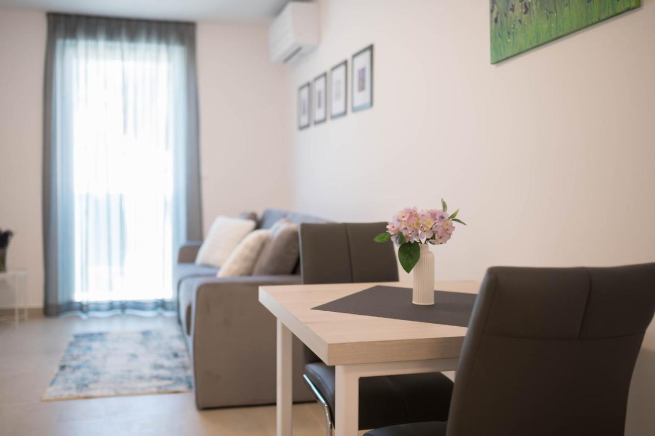 A&V Residence Новиград Екстериор снимка